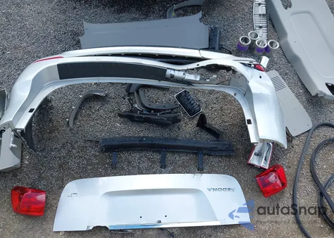 2018 Kia Sedona Lx z USA, uszkodzony, nr VIN KNDMB5C15J6376317